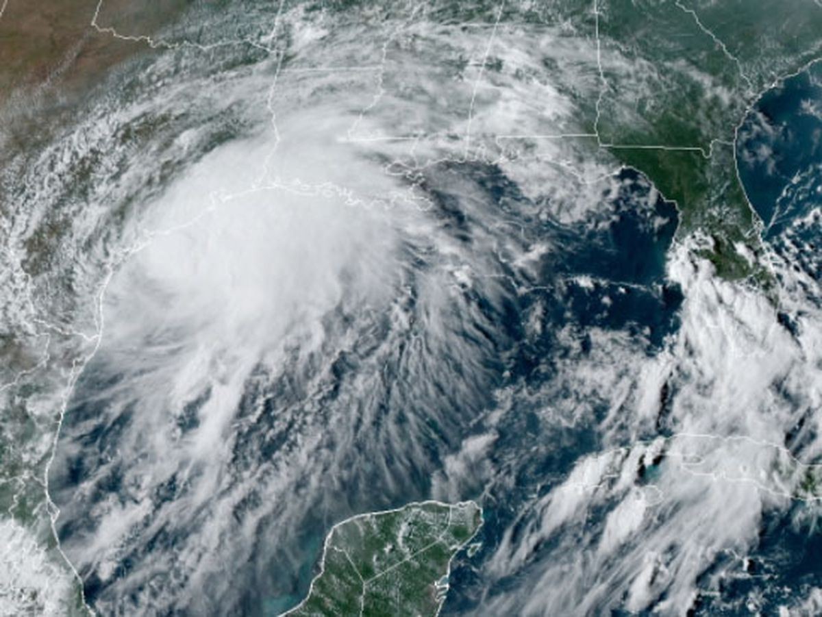 El huracán Nicholas aterrizó en Texas y provocó cortes de energía para más de...