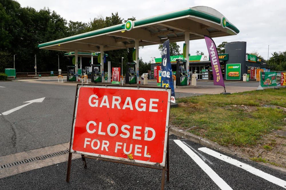 Continúa la escasez de combustible en Gran Bretaña
